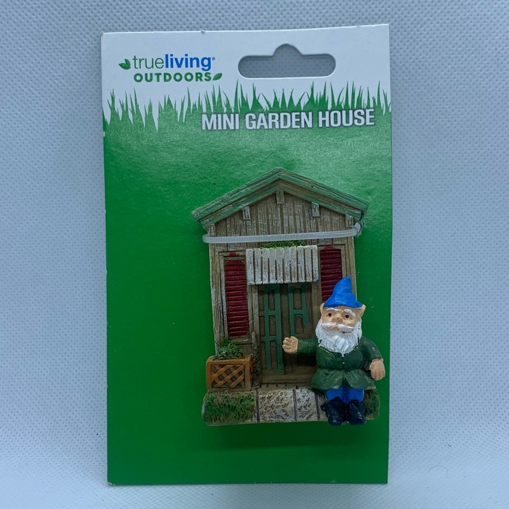 NEW IN PACKAGINE Trueliving Outdoors Mini Garden House Blue Cap Garden Gnome
